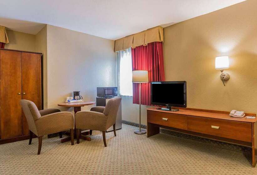 Отель Quality Inn Hyde Park   Poughkeepsie North
