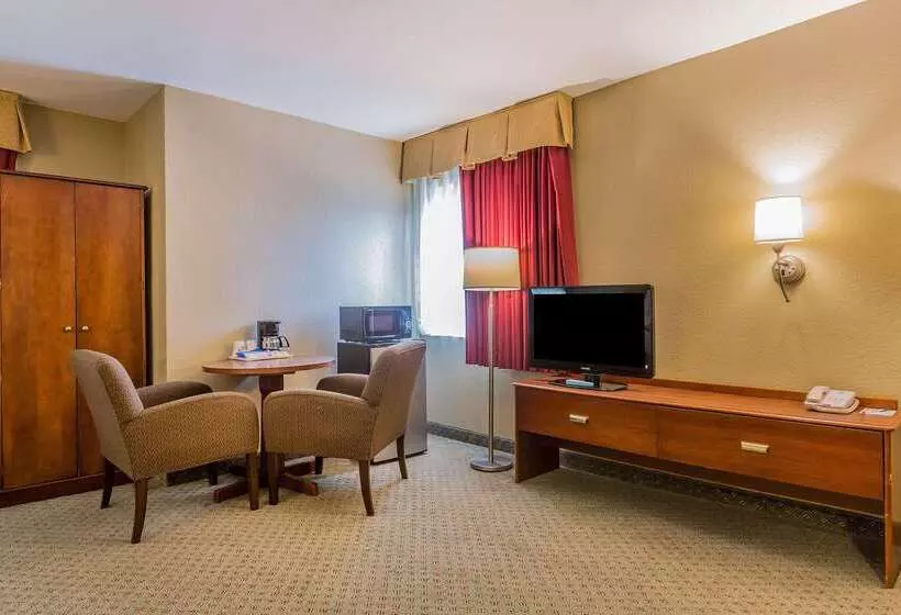 בית מלון כפרי Quality Inn Hyde Park Poughkeepsie North