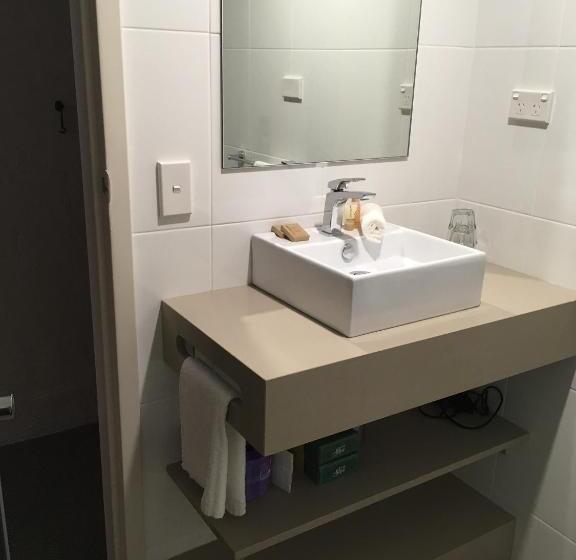 Отель Altitude The Lodge Smiggins