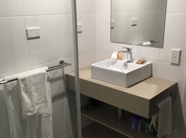 Отель Altitude The Lodge Smiggins