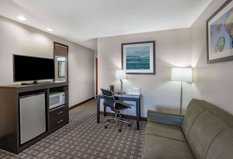 هتل Baymont By Wyndham Farmington