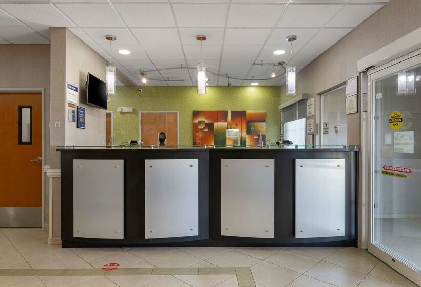 فندق Best Western Plus Brunswick Inn & Suites