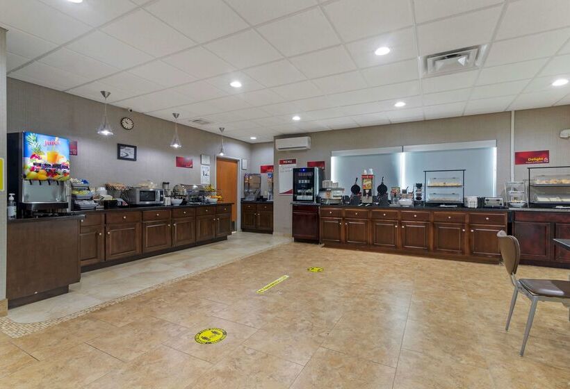 فندق Best Western Plus Brunswick Inn & Suites