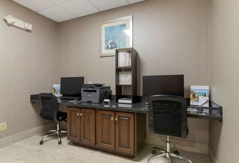 فندق Best Western Plus Brunswick Inn & Suites