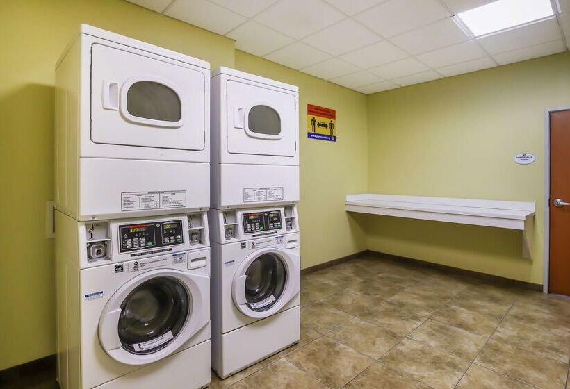 فندق Best Western Plus Brunswick Inn & Suites