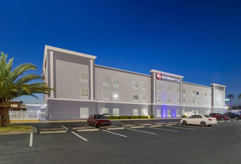 فندق Best Western Plus Brunswick Inn & Suites