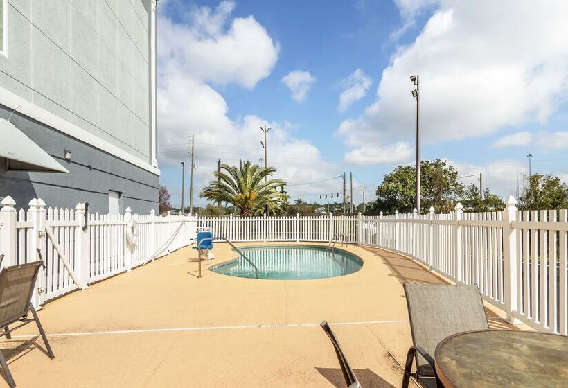 فندق Best Western Plus Brunswick Inn & Suites