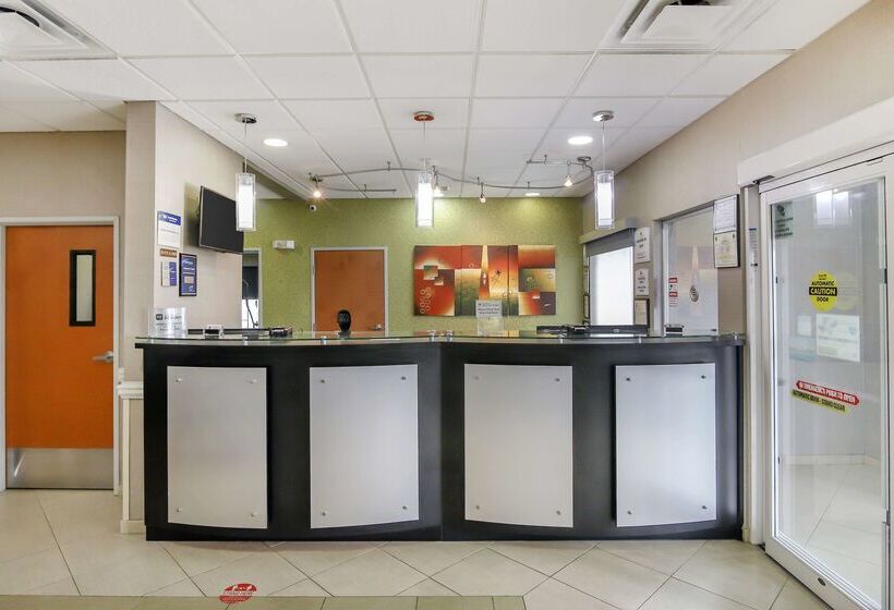 فندق Best Western Plus Brunswick Inn & Suites