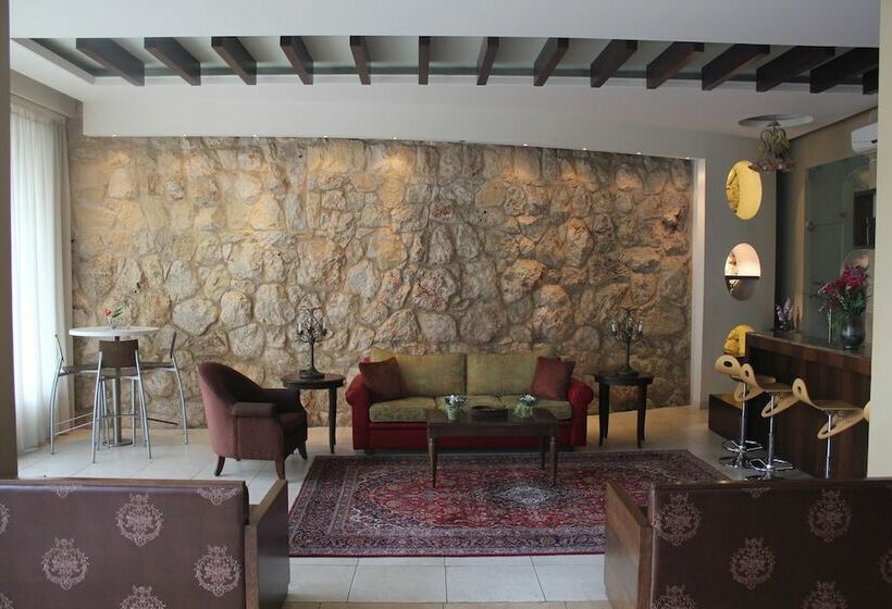 هتل Canari De Byblos