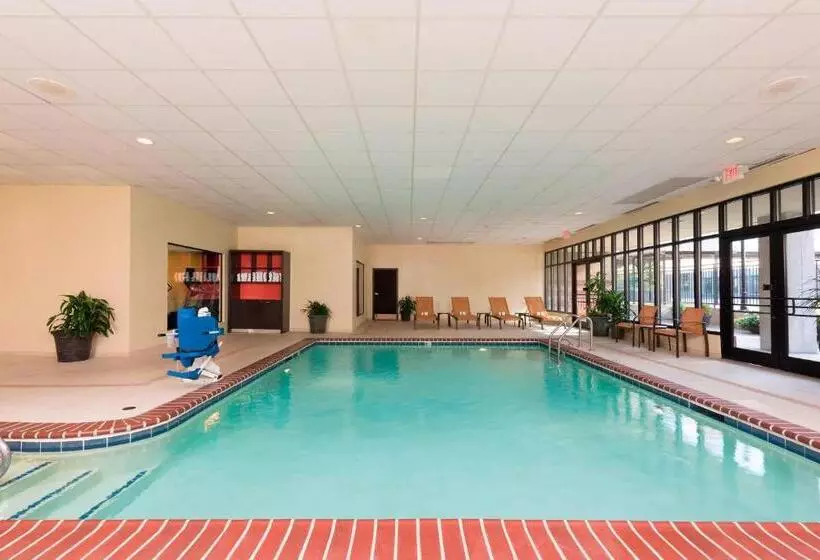 هتل Courtyard Louisville Downtown