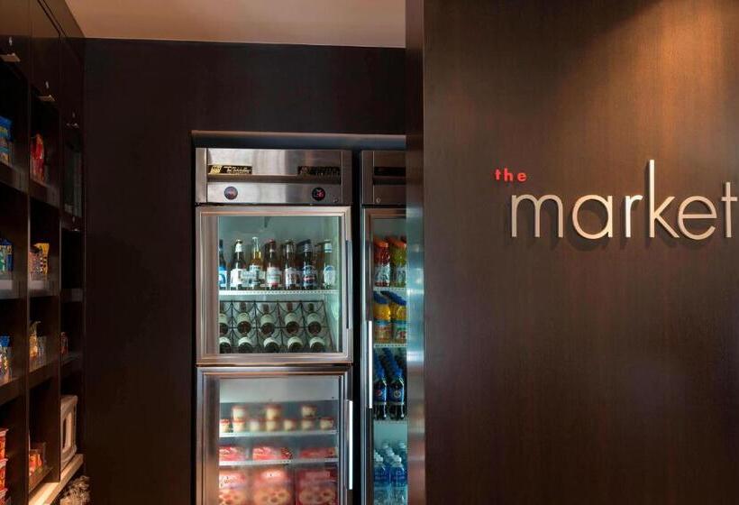 בית מלון כפרי Courtyard Louisville Downtown