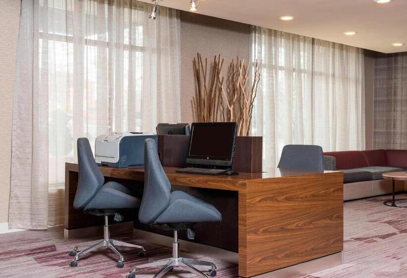 בית מלון כפרי Courtyard Louisville Downtown