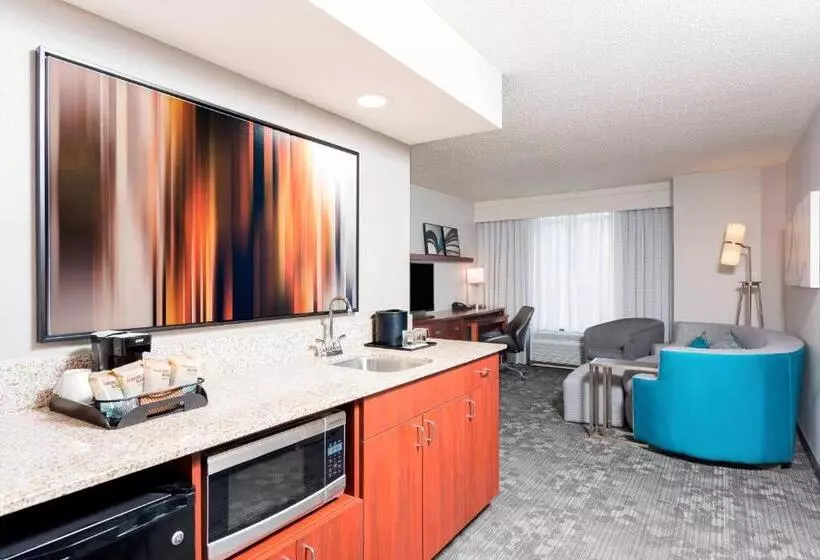 هتل Courtyard Louisville Downtown