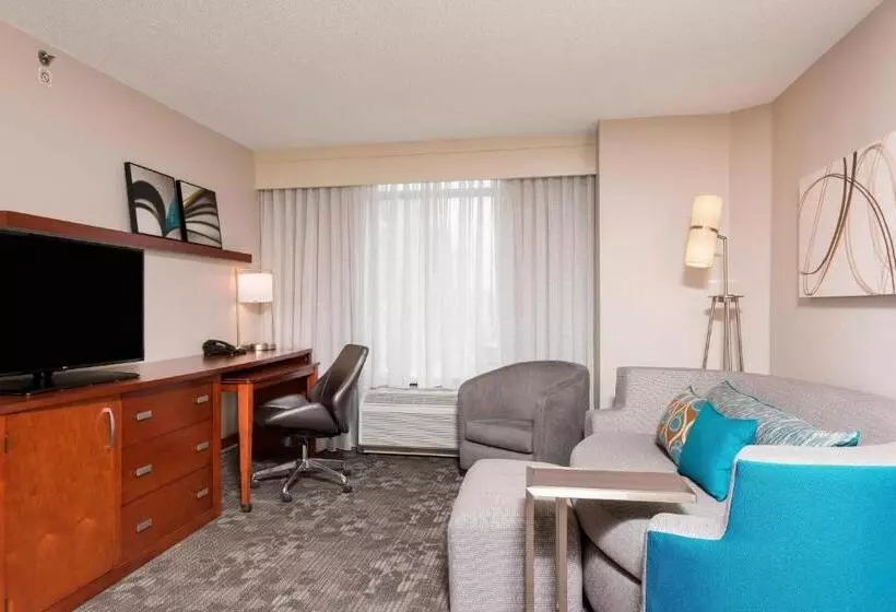 هتل Courtyard Louisville Downtown