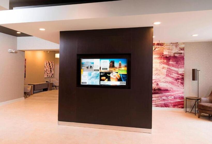 בית מלון כפרי Courtyard Louisville Downtown