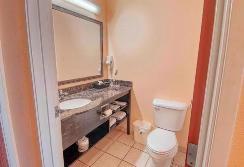 Отель Express Inn & Suites