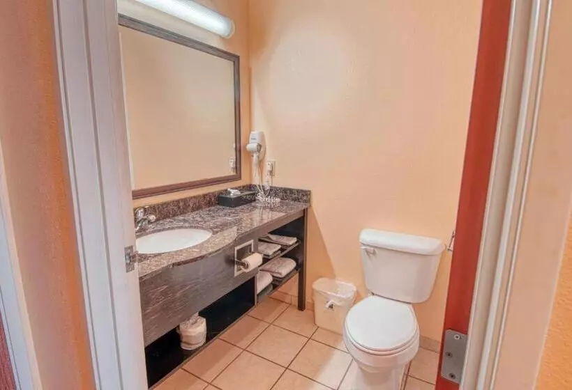 Отель Express Inn & Suites