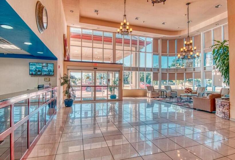 בית מלון כפרי Express Inn & Suites