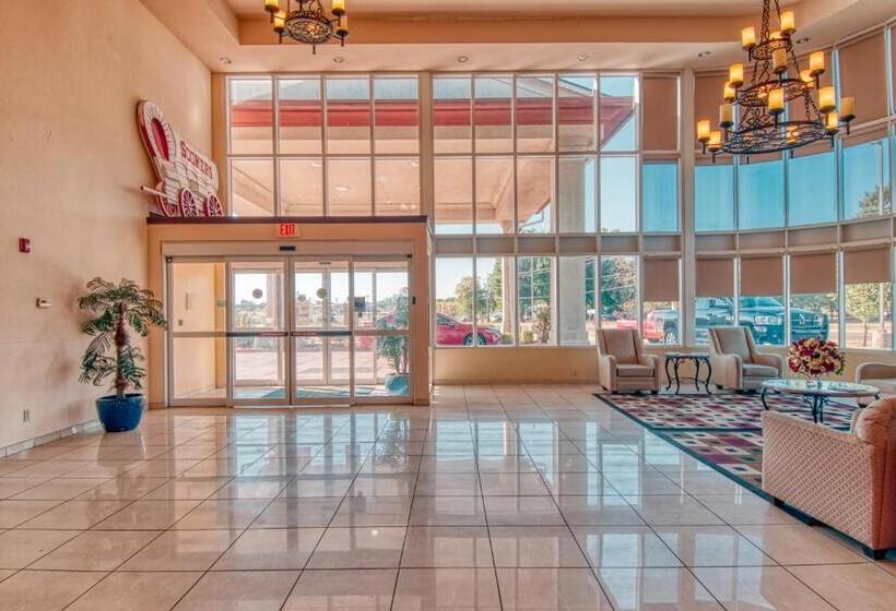 בית מלון כפרי Express Inn & Suites