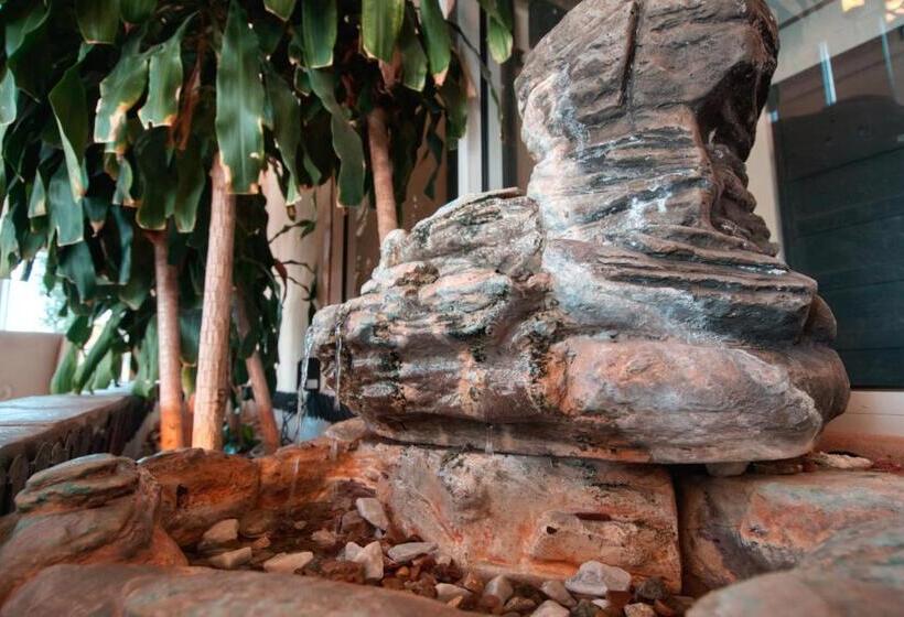 בית מלון כפרי Express Inn & Suites