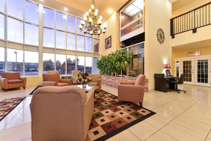 בית מלון כפרי Express Inn & Suites