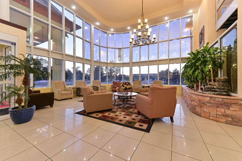 בית מלון כפרי Express Inn & Suites