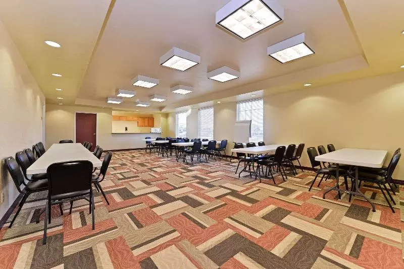 Отель Express Inn & Suites