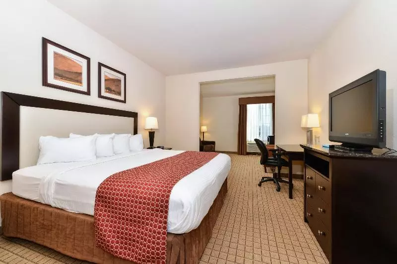 Отель Express Inn & Suites