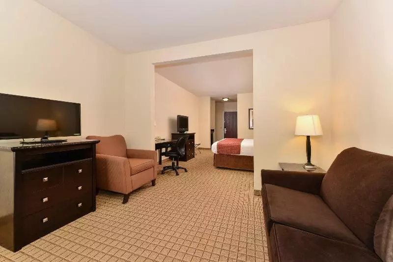 Отель Express Inn & Suites