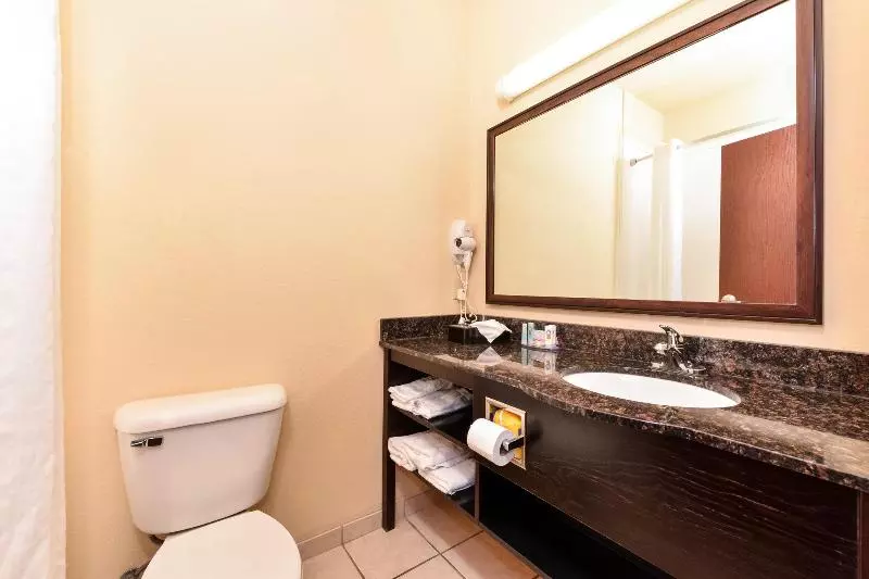 Отель Express Inn & Suites