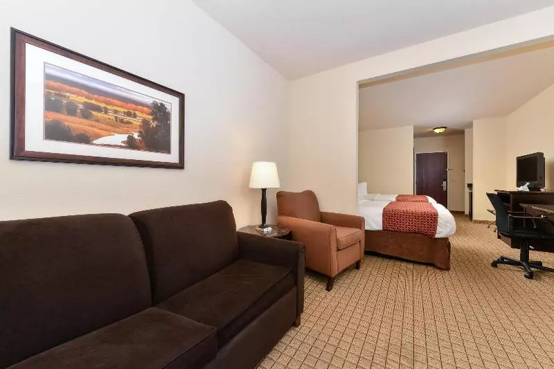 Отель Express Inn & Suites