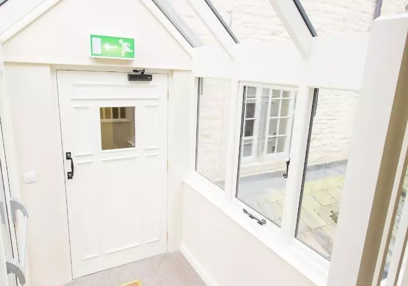 George Hotel & Granary