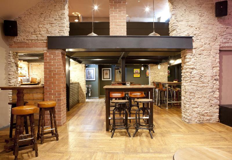 George Hotel & Granary