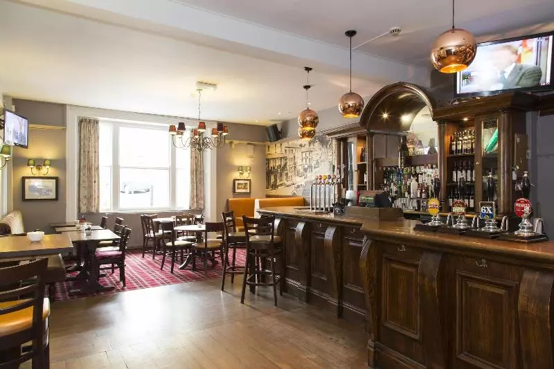 George Hotel & Granary