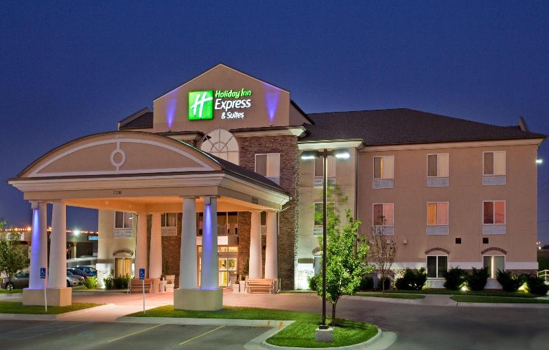 Holiday Inn Express Hotel & Suites Wichita Airport, An Ihg