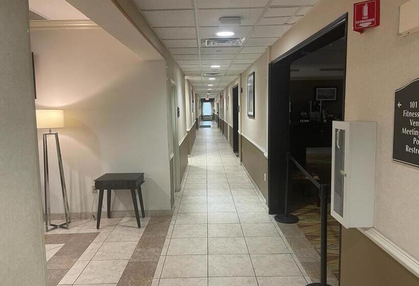 هتل Spark By Hilton Rahway