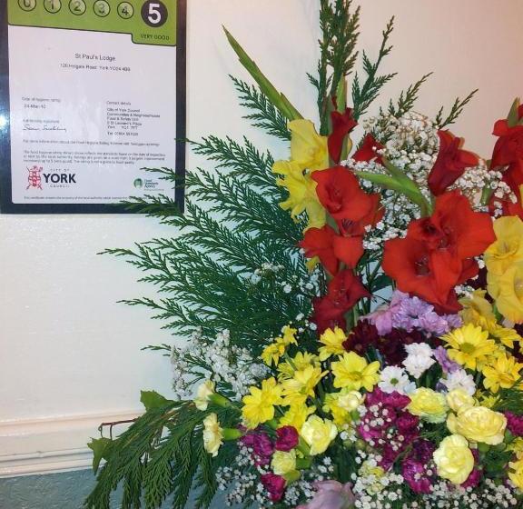 בית מלון כפרי St Paul S Lodge