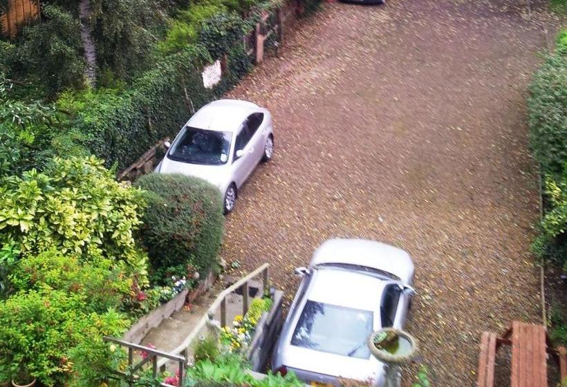 בית מלון כפרי St Paul S Lodge