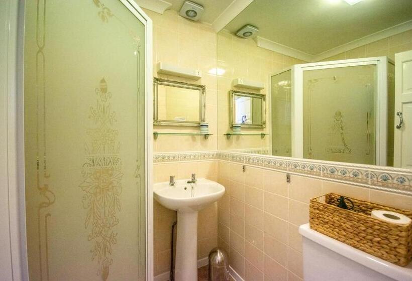 Hotel Summerlands Guest House