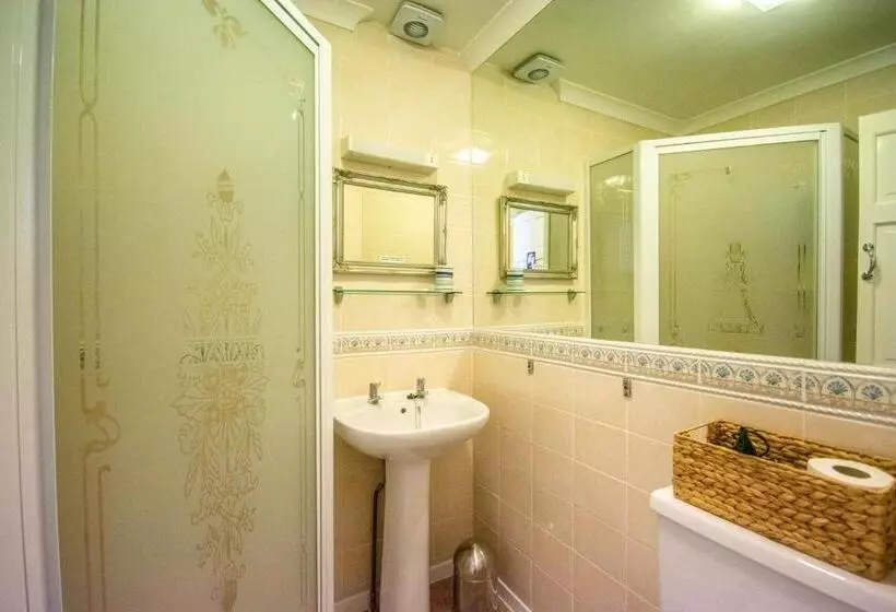 Hotel Summerlands Guest House