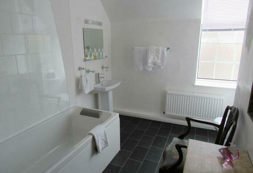 בית מלון כפרי The Beaumont Accommodation