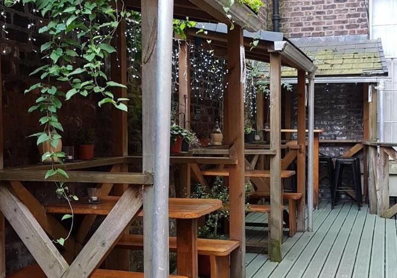 فندق صغير Embassie Backpackers