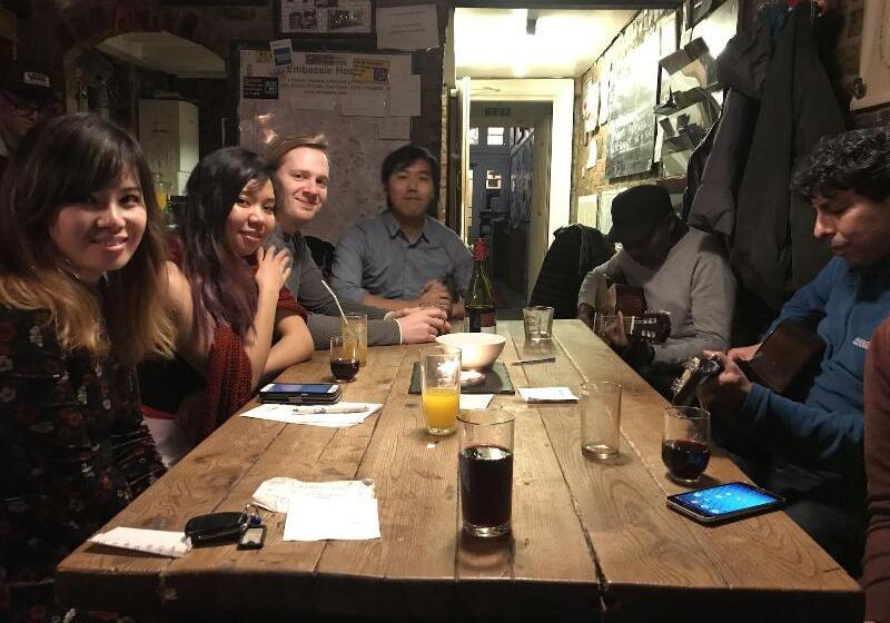 فندق صغير Embassie Backpackers