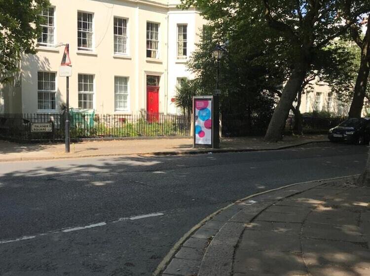 فندق صغير Embassie Backpackers