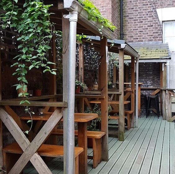 فندق صغير Embassie Backpackers