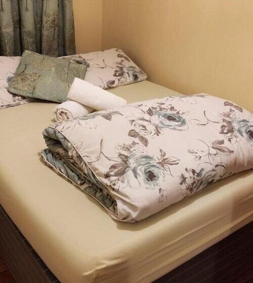 فندق صغير Embassie Backpackers