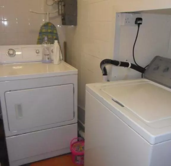 هاستل Sandras Backpackers