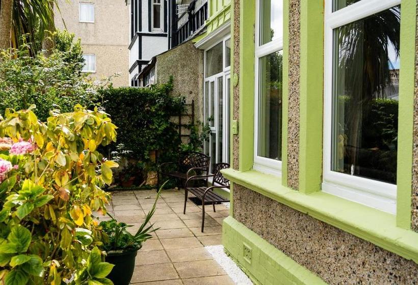 Bed and Breakfast Avalon Guest House