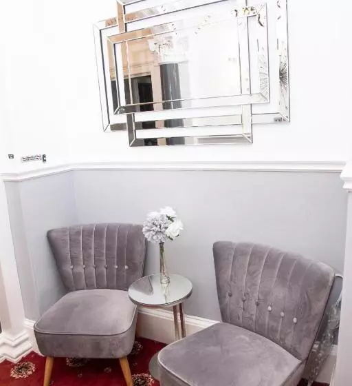 تختخواب و صبحانه The Kynance House On Plymouth Hoe ,26 Ensuite Rooms