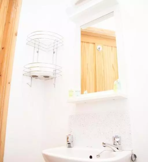 تختخواب و صبحانه The Kynance House On Plymouth Hoe ,26 Ensuite Rooms